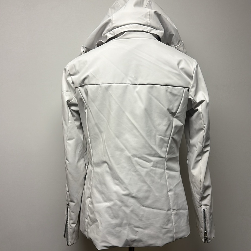 Women’s Ski Descente Jacket in White - Picture 9 of 15